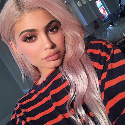 Kylie Jenner Just Stood Up To Constant Hair Change Pressure Glamour