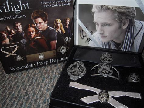 My Twilight Collection Twilight Limited Edition Cullen Crest Prop