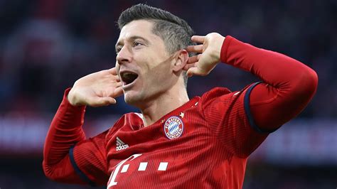 Lewandowski is one of the finest finishers in football today, and he is one of the finest pure strikers in yet it is possible to describe lewandowski as overrated in one key respect: Poland's Lewandowski sets historic Bundesliga record - Kafkadesk
