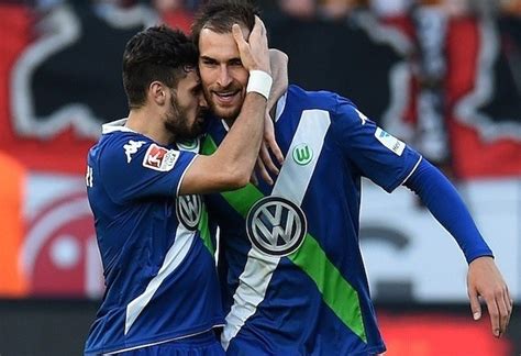 Club brugge, hollandalı golcü futbolcu bas dost'u transfer etti. Wolfsburgo se mantiene a ocho puntos del Bayern gracias a ...