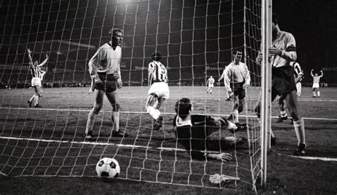 Pass und flanke, schuß und tor, eintracht braunschweig noch ein tor. Bundesliga Classic