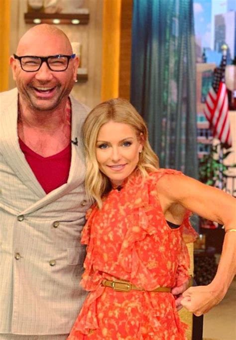 Pin On Kelly Ripa Fashion Style Outfits Looks