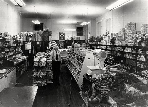 20 Rare Vintage Photos Of Grocery Stores That Will Amaze You