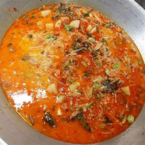 Menjelang lebaran, saatnya kita mempersiapkan berbagai macam hidangan menu lebaran yang lezat untuk keluarga tercinta di rumah. 5 Menu Ketupat yang Populer Dibikin untuk Lebaran - MerahPutih