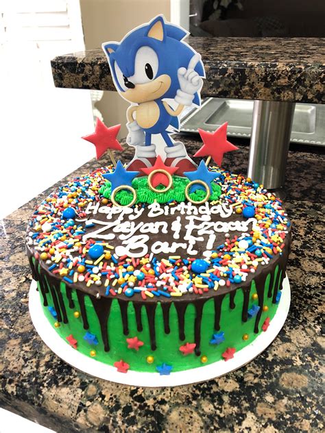 Sonic The Hedgehog Chocolate Drip Cake Sonic Cake Sonic Birthday