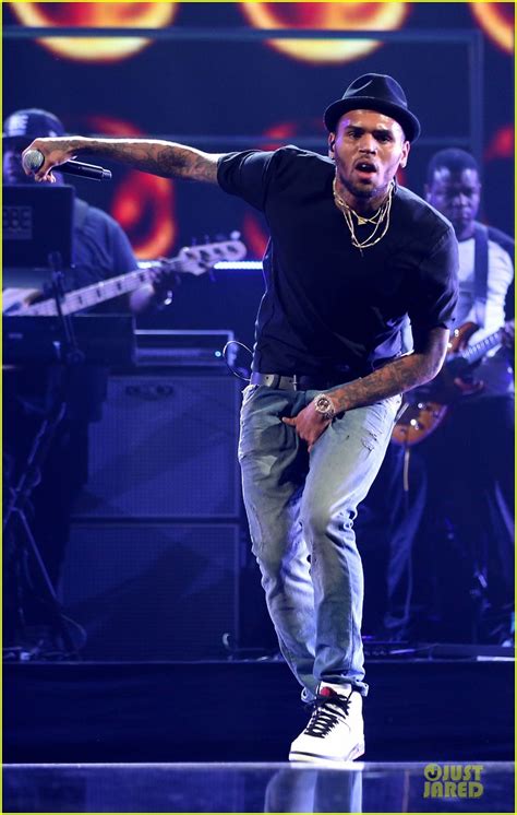 chris brown flashy dance moves at iheartradio music festival photo 2956607 chris brown