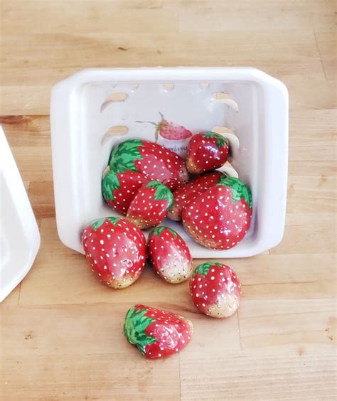 Painted Rock Strawberries Painted Rocks Painting On Wood Strawberry