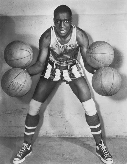 Bob Hall Harlem Globetrotter Who Relished The Showman Role Dies At 87