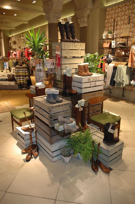 25 Awesome Retail Display Ideas Fancydecors T Shop Displays Store Displays Shop Display