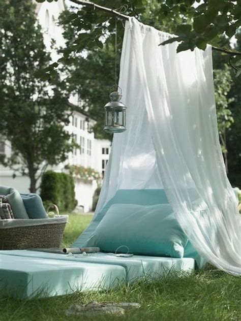 Ein gartenzelt lässt sich vielfältig im garten einsetzen, beispielsweise als gartenhaus, als gartenschuppen oder als pavillon. 19 spielerische DIY Zelte für Kinder | Selbstgebautes zelt ...