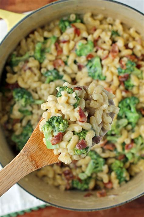 One Pot Bacon Broccoli Mac And Cheese Emily Bites