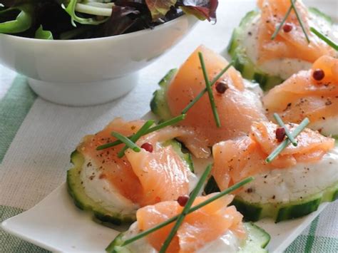 Canapés de saumon fumé sur concombre facile et rapide découvrez les