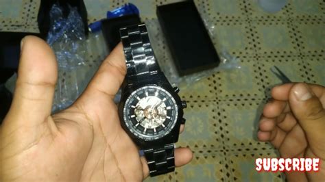 Cara membungkus kado ini cocok untuk jenis hadiah dengan berbagai bentuk mulai dari boneka, pakaian, bola, makanan, tas, dan banyak lagi. Cara menghidupkan Jam Tangan tanpa baterai jam tangan ...