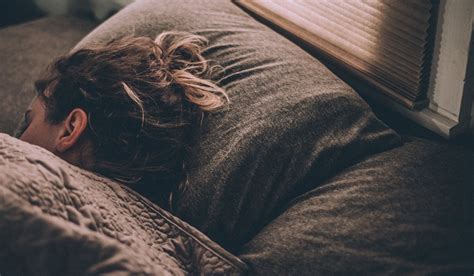La sieste ferait partie du patrimoine génétique de l'être humain et serait programmée pour être pratiquée entre 12 h et 15 h au moment où la fatigue apparaît et. Voici la durée de sieste idéale en fonction de votre forme ...