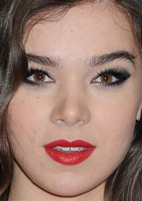 Close Up Of Hailee Steinfeld At The 2015 Met Gala Celebrity Skin