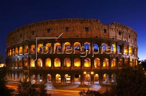 Flavium) adalah amfiteater berbentuk oval yang terletak di pusat kota roma, itali. Blick auf das Kolosseum, Rom, Latium, Italien Kunstdruck ...