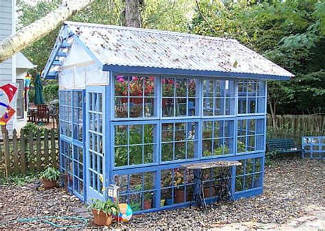 Small greenhouse made from old windows. 15 Fabulous Greenhouses Made From Old Windows | Diy ...