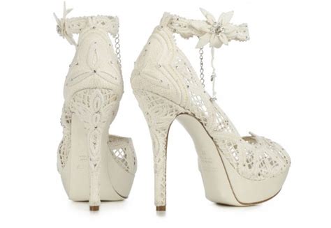 Visita ebay per trovare una vasta selezione di scarpe sposa pizzo. Sandali da sposa in pizzo bianco firmati Loriblu ...