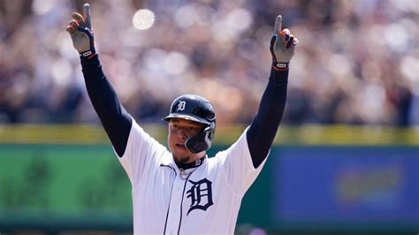 Miguel Cabrera Of The Detroit Tigers Joins Vaunted 3000 Hit Club Cnn