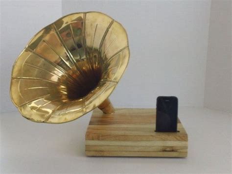 Iphonepod Phonograph Dock Iphone Speaker Classic Gold Antique Style