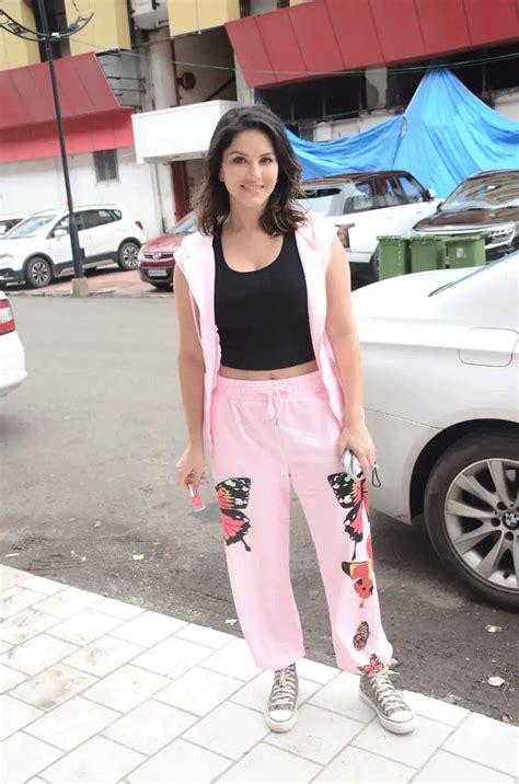 Sunny Leone Looks Stunning In A Butterfly Print Pink Tracksuit Photos Viral സണ്ണി