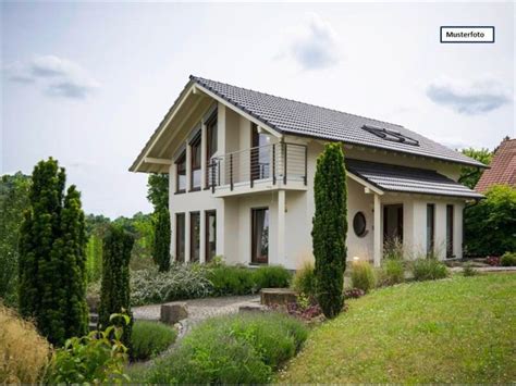 Schickes architektenhaus mit aussicht!:dieses inligent geplante haus schmiegt sich förmlich an den hang und passt sich somit an die topografie der umgebung hervorragend an! Haus kaufen in Oberbergischer Kreis - ImmoPionier.de - Die ...