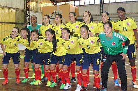 El uniforme oficial de la selección femenina de fútbol de colombia se compone igual que el de la selección masculina: Selección Colombia Femenina Selección Femenina de Fútsal ...
