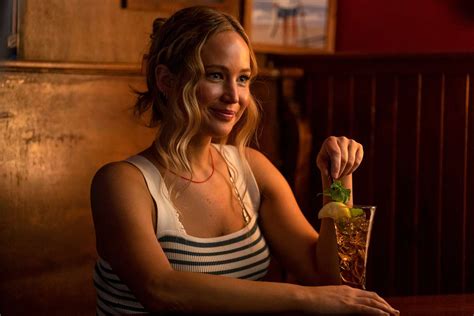 No Hard Feelings Review Jennifer Lawrence Gets Raunchy In This Surprisingly Sweet Edy