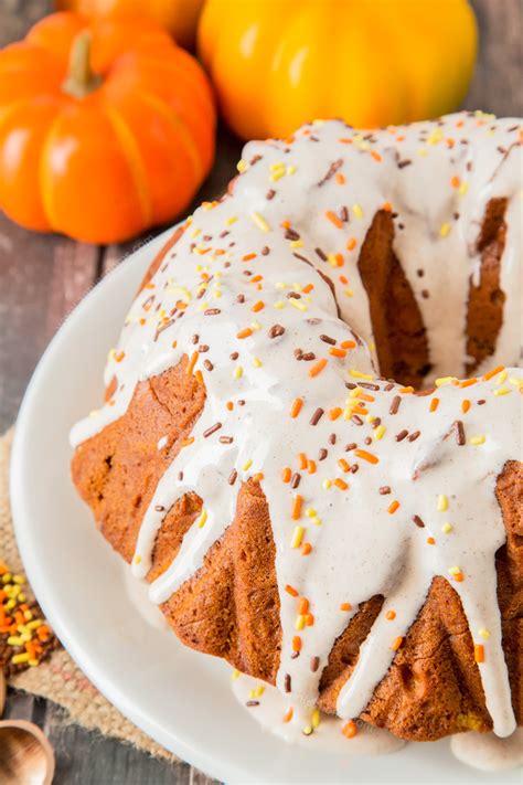 Yesterday my husband came home for lunch to the smell of this pumpkin cream cheese bundt cake baking in the oven. Pumpkin Bundt Cake with Cinnamon Cream Cheese Glaze ...