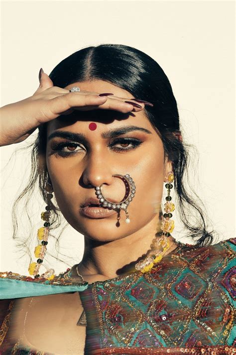 Meet Biddy The 21st Century Indian Girl Kno Indian Aesthetic Indian Photoshoot Indian Girls