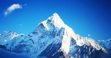 珠穆朗玛峰, пиньинь zhūmùlǎngmǎ fēng, палл. Makabryczna droga na szczyt… Mount Everest odkrywa ciała ...