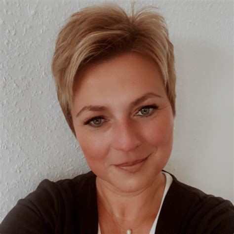 Praxis für tierphysiotherapie & tierakupunktur tcm. Anita Tschasche - Teamleiterin Vertrieb Garagen - Zapf ...