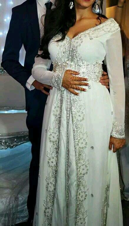 Je suis créatrice de robes pour votre mariage, vos fiançailles et évenements, je mets aussi à disposition quelques unes de mes créations de robes traditionnelles tunisienne en location, fouta ou blouza, tekchita blanche et vert anis brodée et. Inquiries ️ nivetasfashion@gmail.com Nivetas Design Studio ...