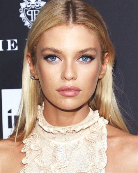 We Love Her Dresses How To Dress Like Stella Maxwell We Select Dresses