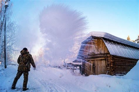 Russians Enjoy An Arctic Blast With Temperatures Plunging Daily Mail