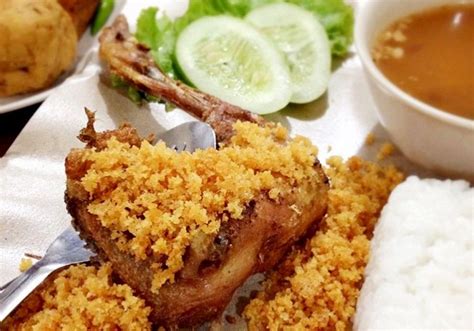 Ayam goreng is usually served with steamed rice, sambal terasi (chili with shrimp paste) or sambal kecap (sliced chili and shallot in sweet. Resep Ayam Kremes Suharti | Resep masakan, Resep ayam, Resep