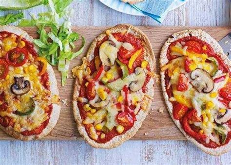 I could probably eat it every day. Fun pitta pizzas | Recipe | Pizza recipes homemade, Sainsburys recipes, Recipes