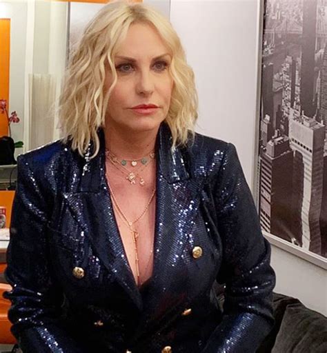 «riparto da questo nuovo inizio» antonella clerici criticata sul suo ritorno in tv: Antonella Clerici fatta fuori dalla Rai, la conduttrice ...