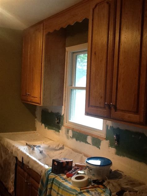 But i don't know exact meaning of this. Valance over kitchen sink?