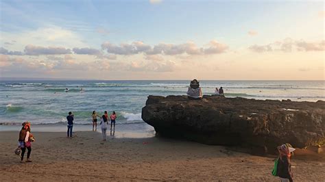 Batu Bolong Beach, Activities & Entertainment - IdeTrips