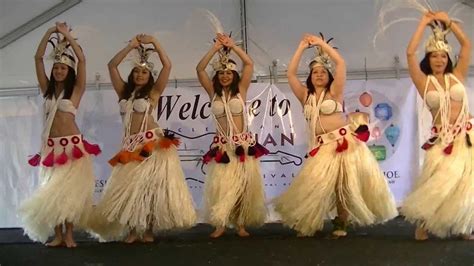 Grass Skirt Hula Dance From Tahiti Watch The Hips Youtube