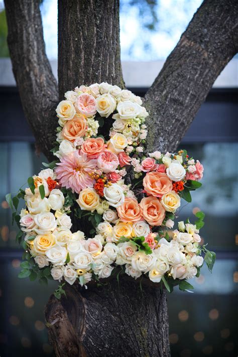 floral ampersand--sooo pretty! | Floral studio, Floral, Floral wreath
