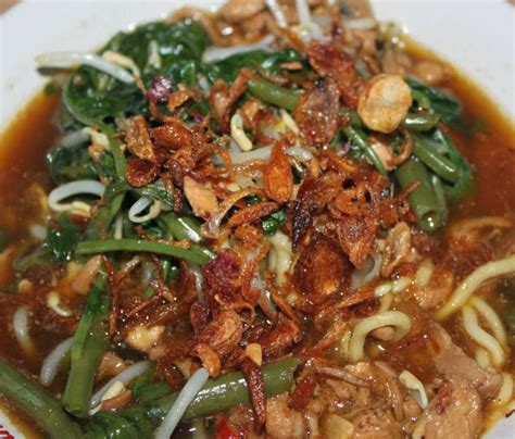 Baik itu makanan khas indonesia dan asalnya sendiri maupun hasil campuran. Resep Membuat Mie Kangkung Spesial | Makanan