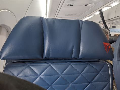 Review Deltas Boeing 717 In First Class Lga To Chicago