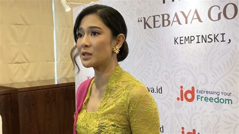 Foto Kisah Mualaf Dian Sastrowardoyo Masuk Islam Karena Pertanyaan