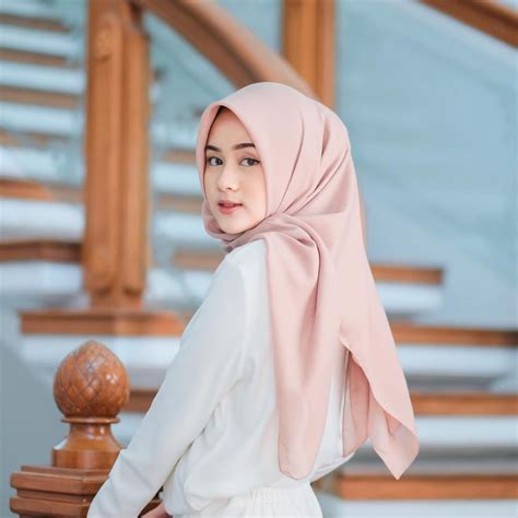 Hijaber Cantik Ootd Terbaru In 2021 Hijab Hijab Ootd Nun Dress
