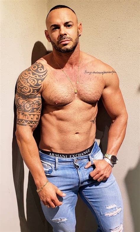 Pin De Mateton 3 En Carn Amb Jeans Y Pits ⚛ Hombres Tatuados Hombres
