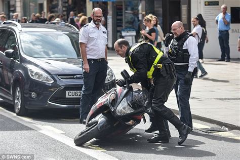 London Armed Police Chase Two Superbike Riders On Foot In And Catch Them Daily Mail Online