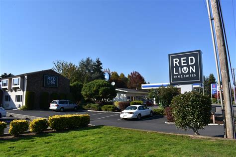 Free parking and wifi are provided to all guests. Red Lion Inn & Suites Vancouver