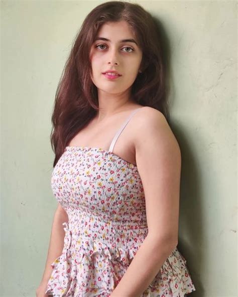 Urvi Singh Hot Photos Pics New Images And Wallpapers